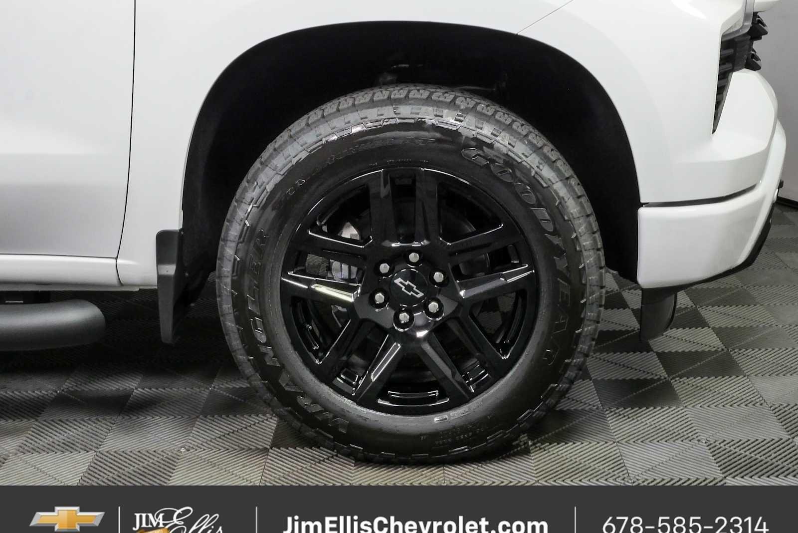 New 2026 Summit White Chevrolet RST image 38