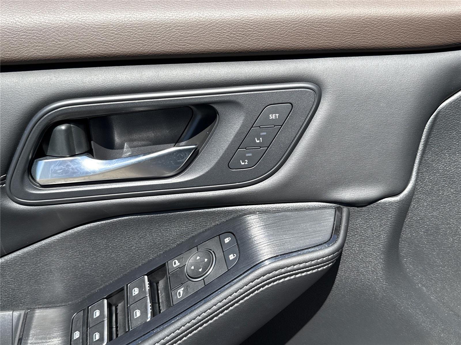 Used 2023 Gun Metallic Nissan SL image 18