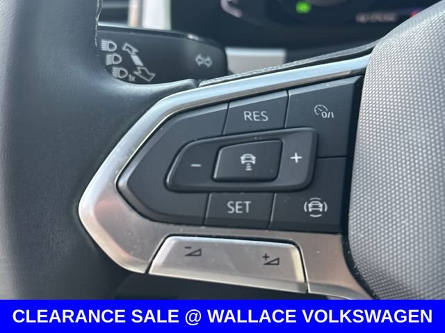 Used 2022 Silver Volkswagen 3.6L V6 SE w/Technology image 24