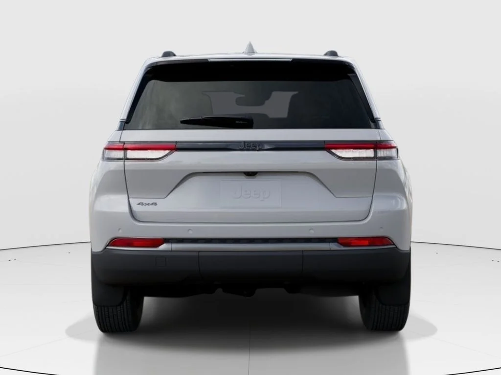 New 2026 Bright White Clear-Coat Exterior Paint Jeep Altitude image 8