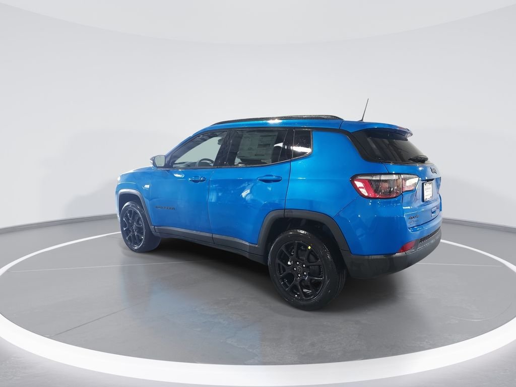 New 2026 Hydro Blue Pearl-Coat Exterior Paint Jeep Latitude image 6