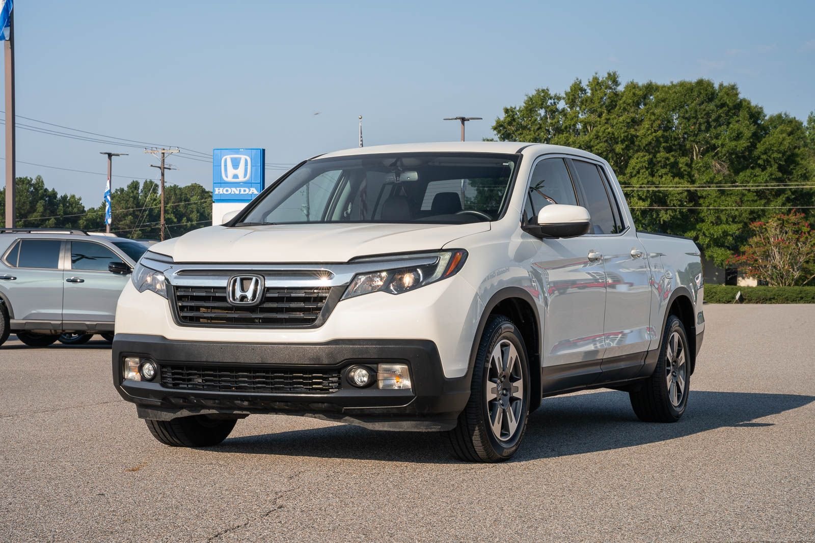 Used 2017 White Honda RTL-T image 3