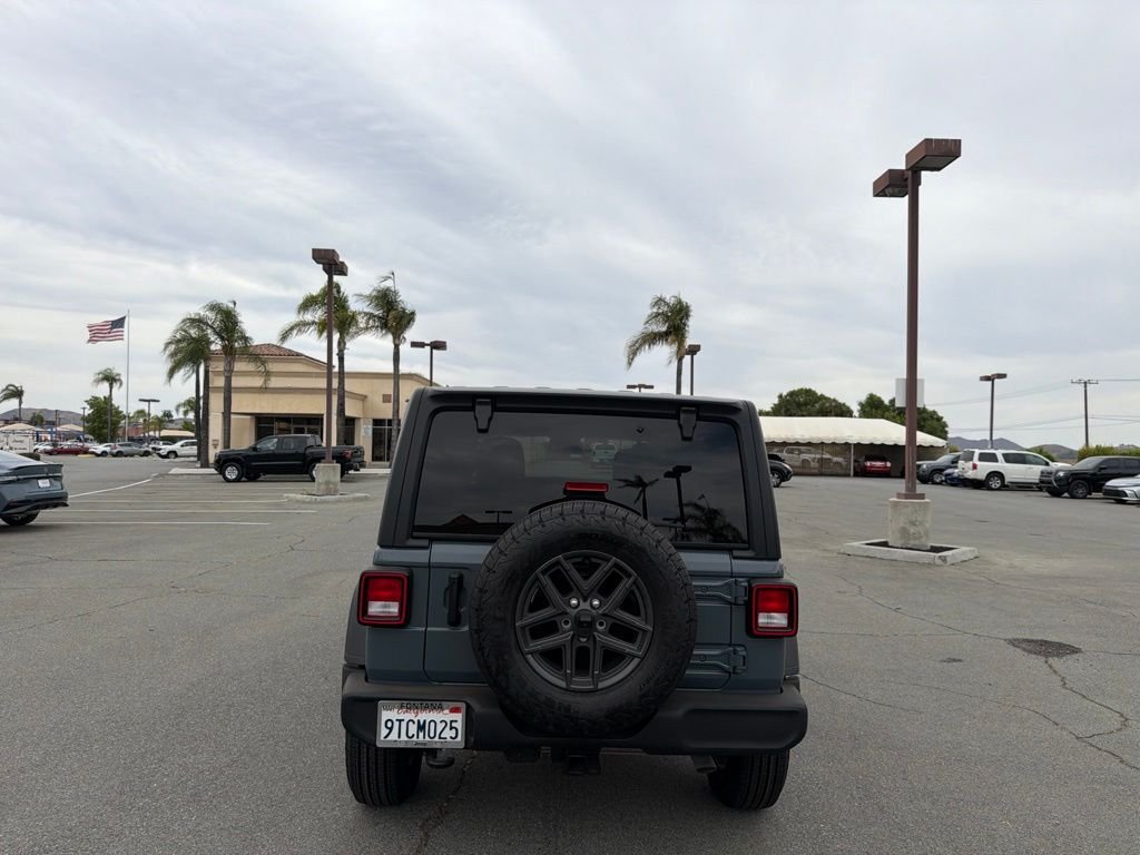Used 2024 Gray Jeep Sport S image 4