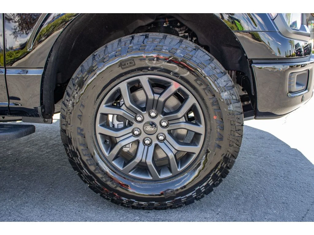 New 2026 AGATE BLACK METALLIC Ford Tremor image 5