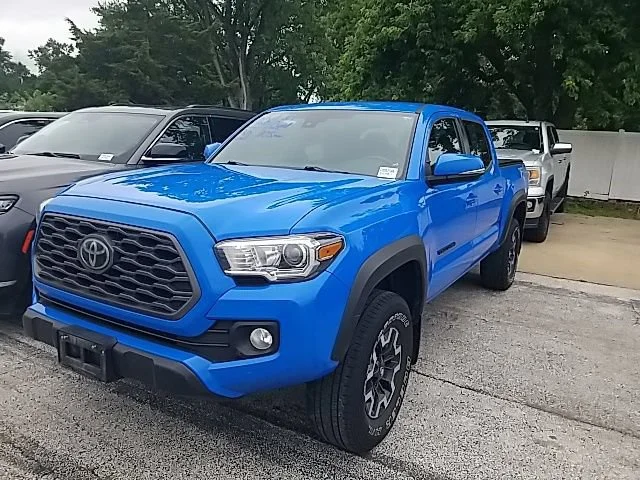Used 2020 Blue Toyota SR5 image 9