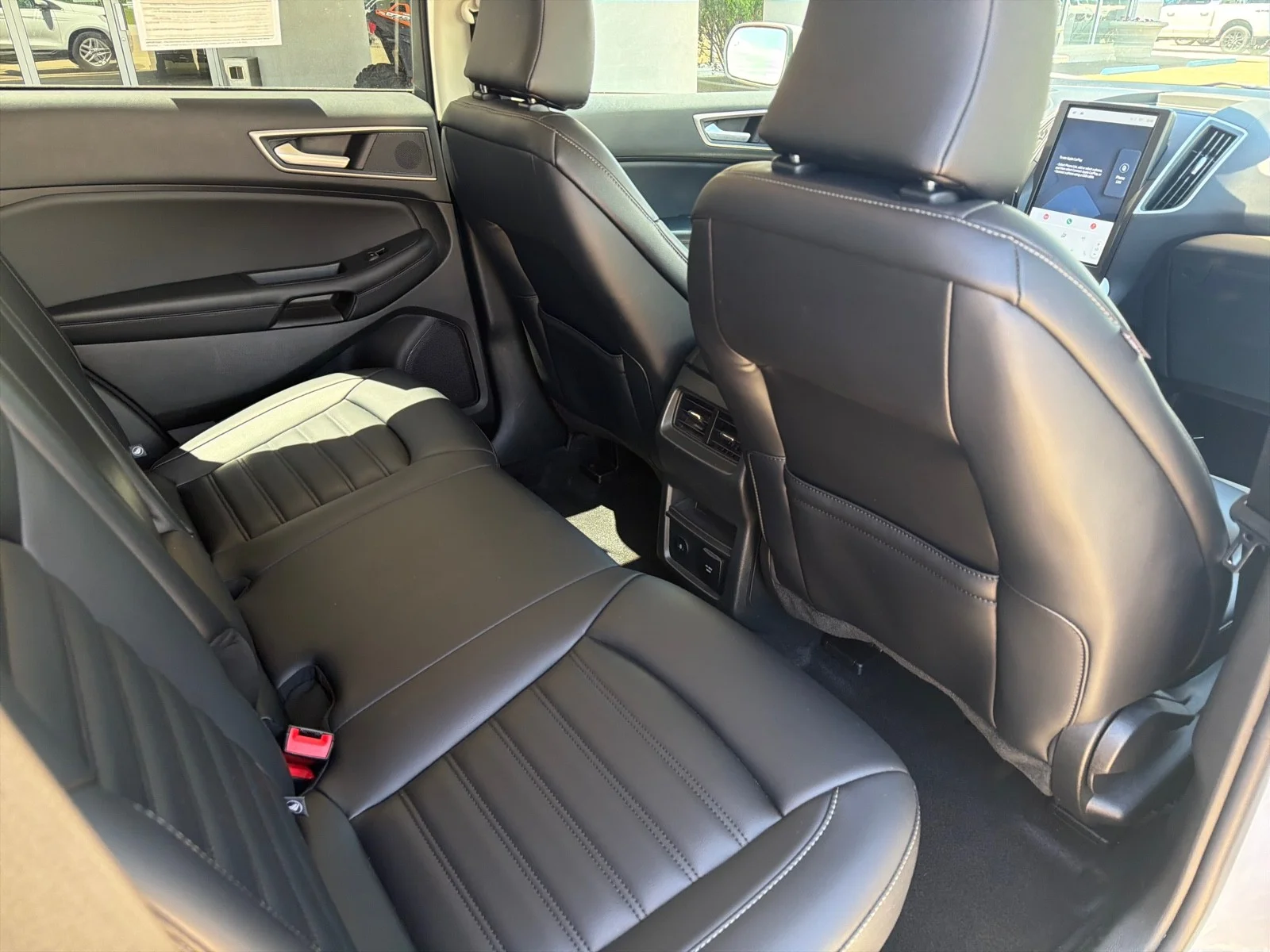 Used 2024 Oxford White Clearcoat Ford SEL image 12