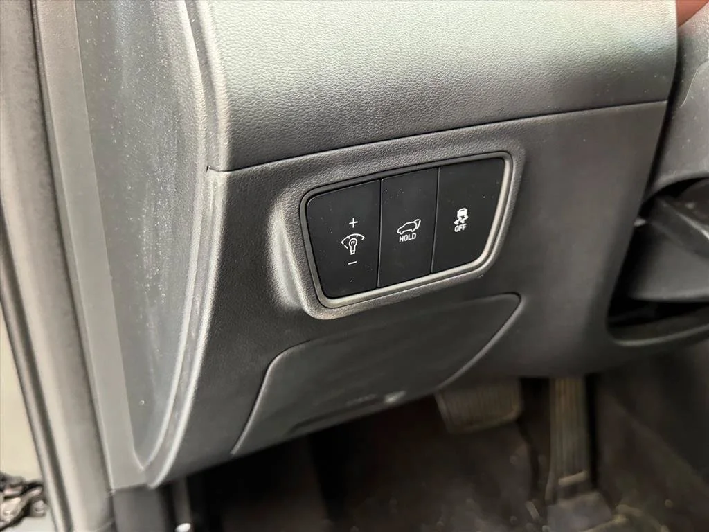 Used 2024 Black Hyundai SEL image 17