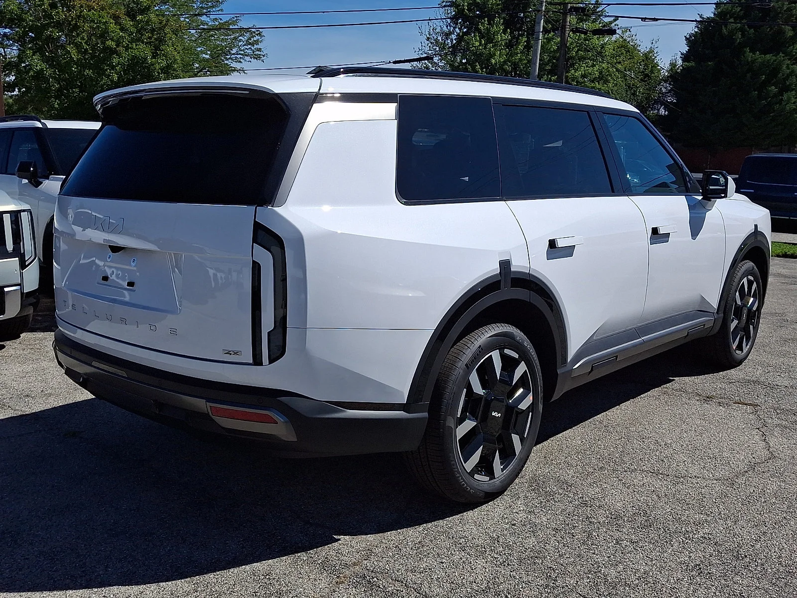 New 2027 White Kia S image 7