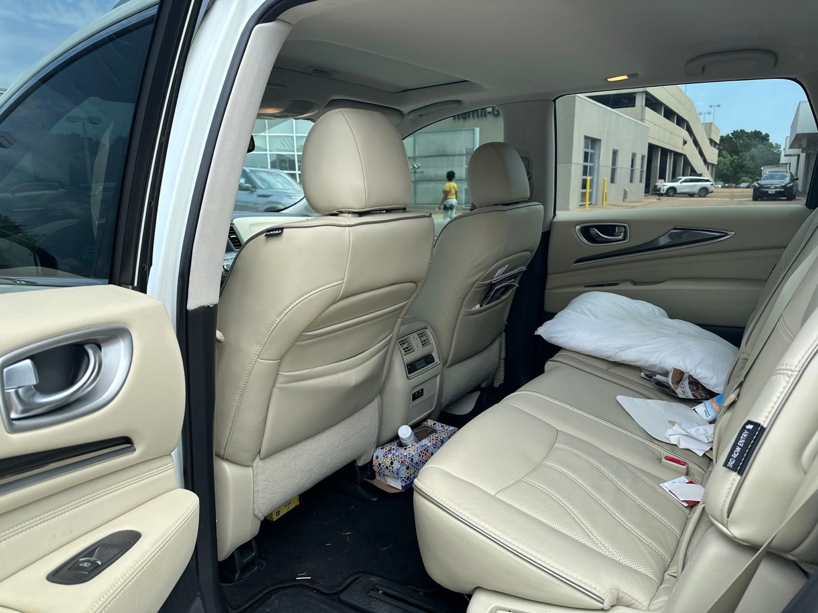 Used 2020 White INFINITI LUXE image 10
