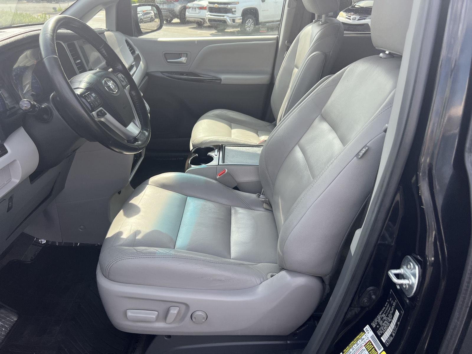 2016 Toyota Sienna XLE - Photo 16