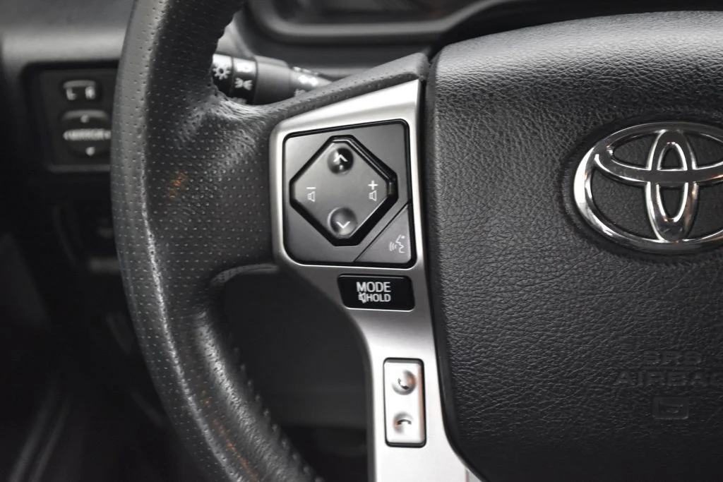 Used 2020 Silver Toyota SR5 image 9