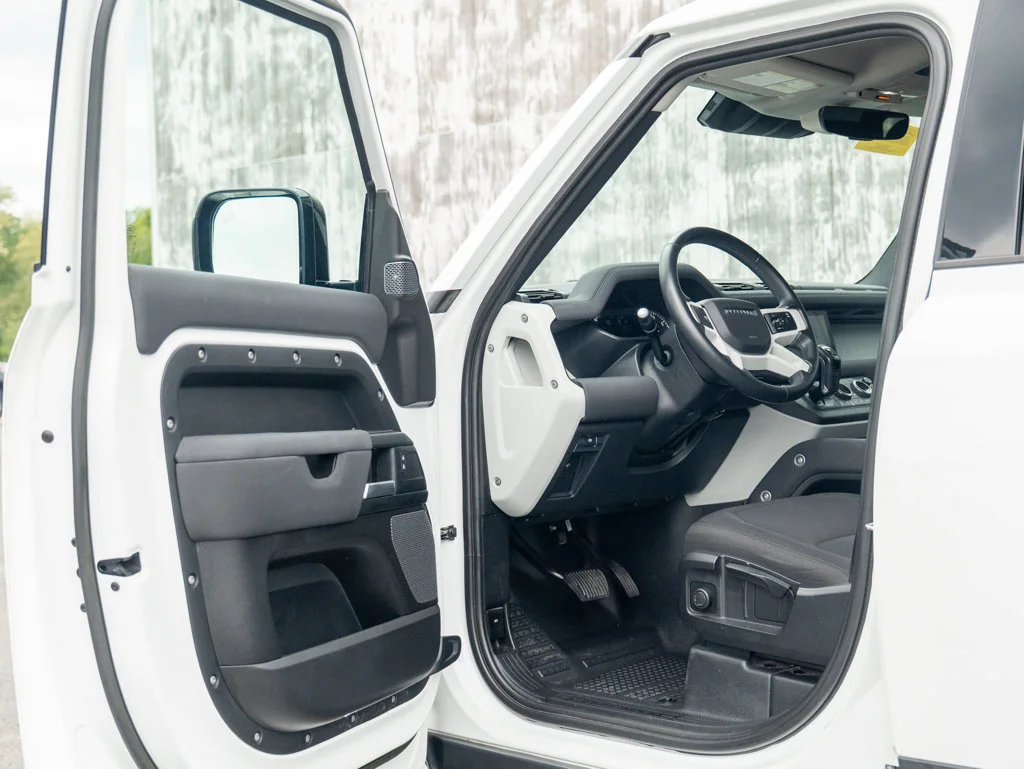 Used 2023 White Land Rover Standard image 10