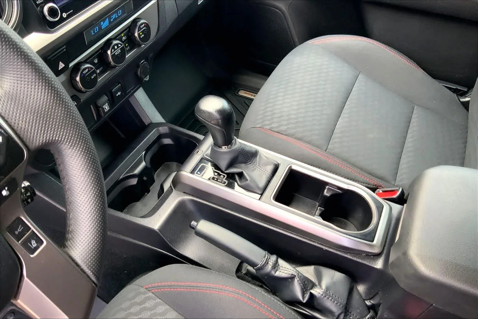 Used 2023  Toyota SR5 image 16