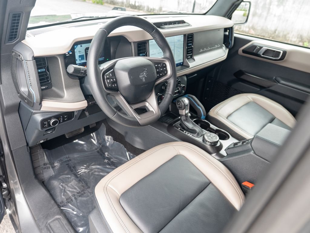 Used 2024 Gray Ford Wildtrak image 12