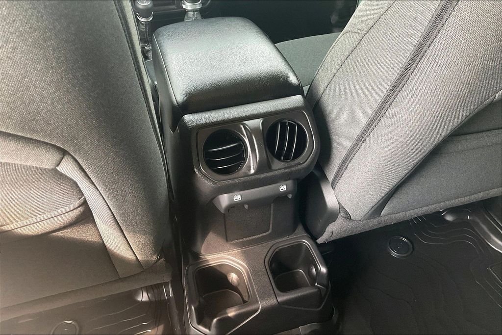 Used 2024  Jeep Sport S image 34