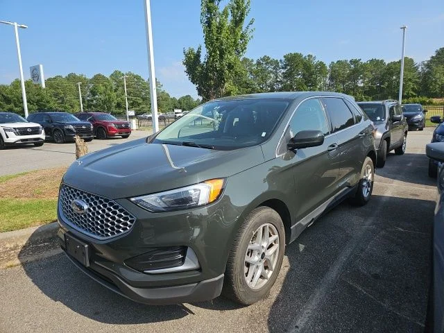 Used 2024 Green Ford SEL image 1