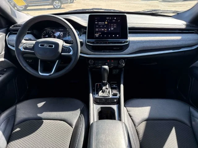 Used 2025 White Jeep Latitude image 26
