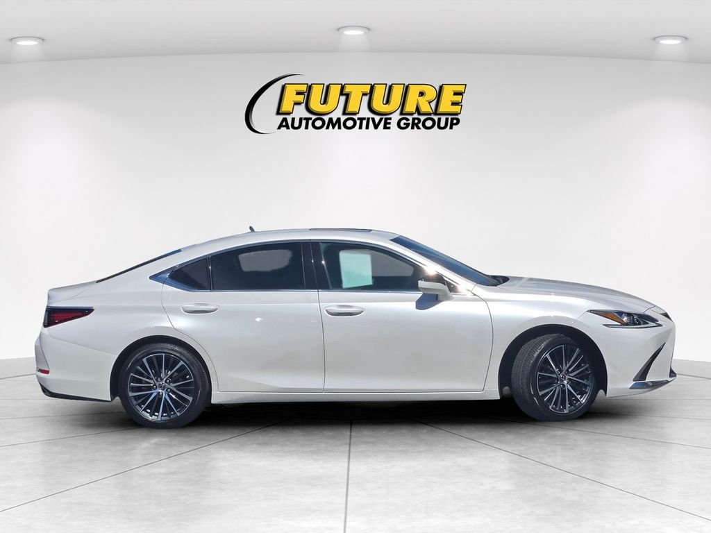Used 2025 White Lexus 350 image 3