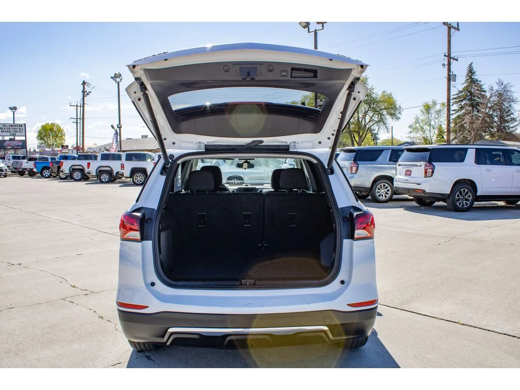 Used 2024 Summit White Chevrolet LT image 10