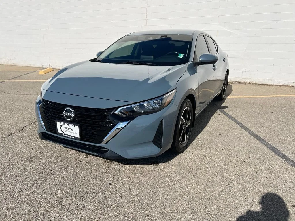 Used 2025  Nissan SV image 1