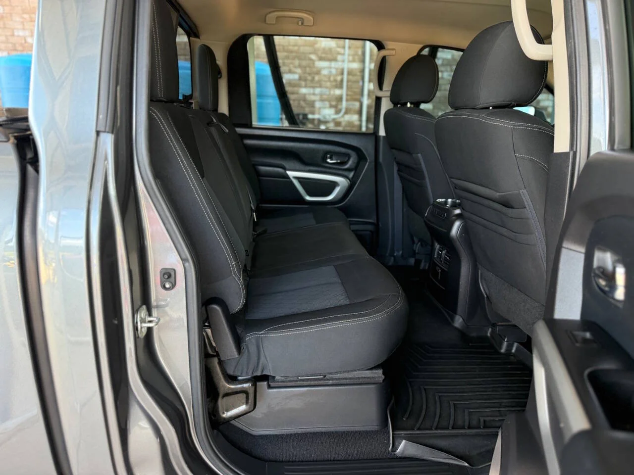 Used 2017 Gray Nissan SV 4x4 4dr Crew Cab image 24