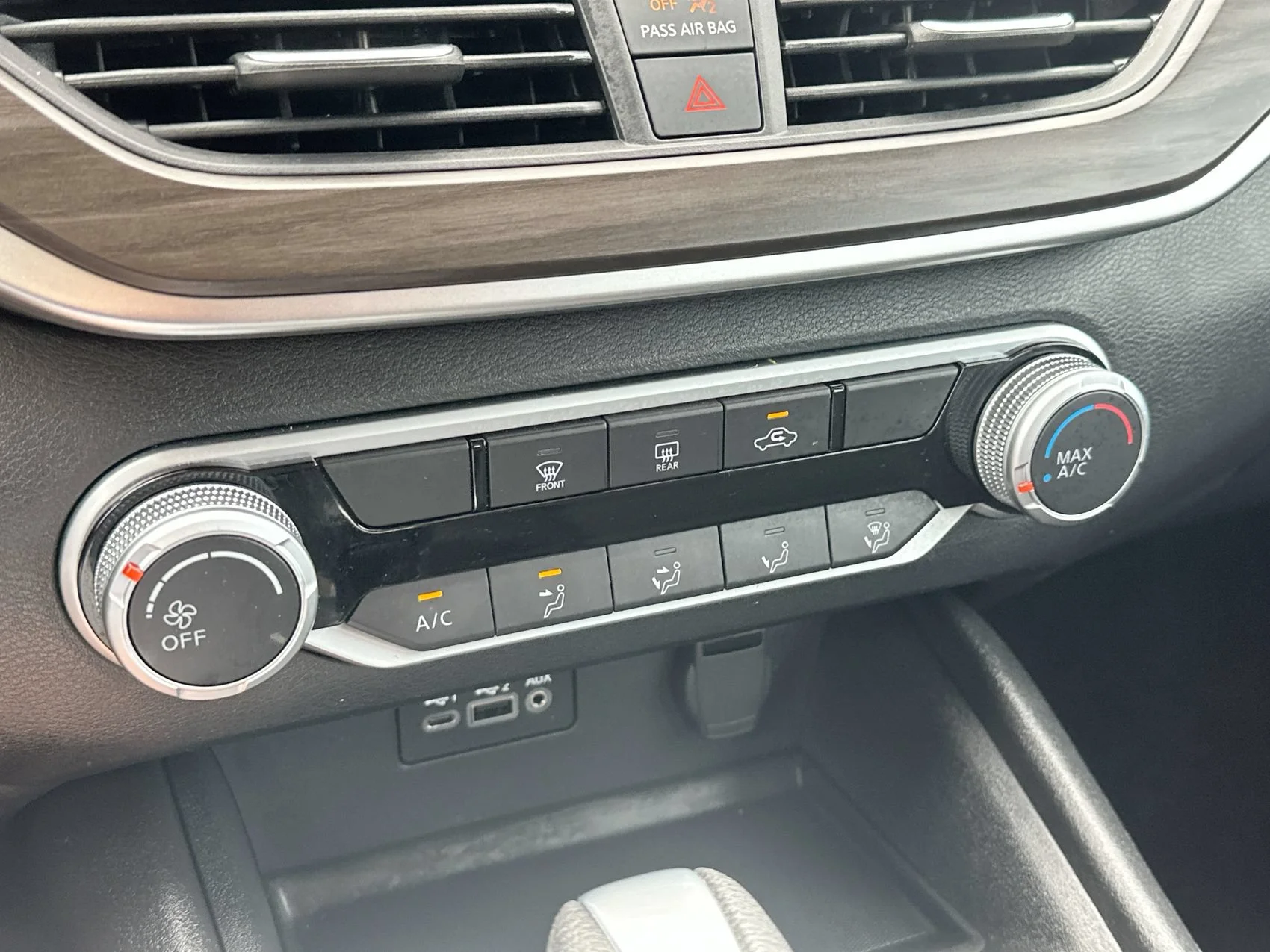 Used 2026 Glacier White Nissan SV image 18