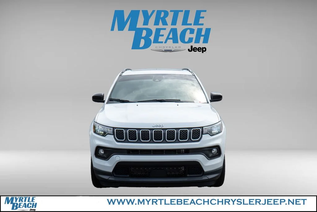 Certified Used 2023 Bright White Clearcoat Jeep Latitude image 9