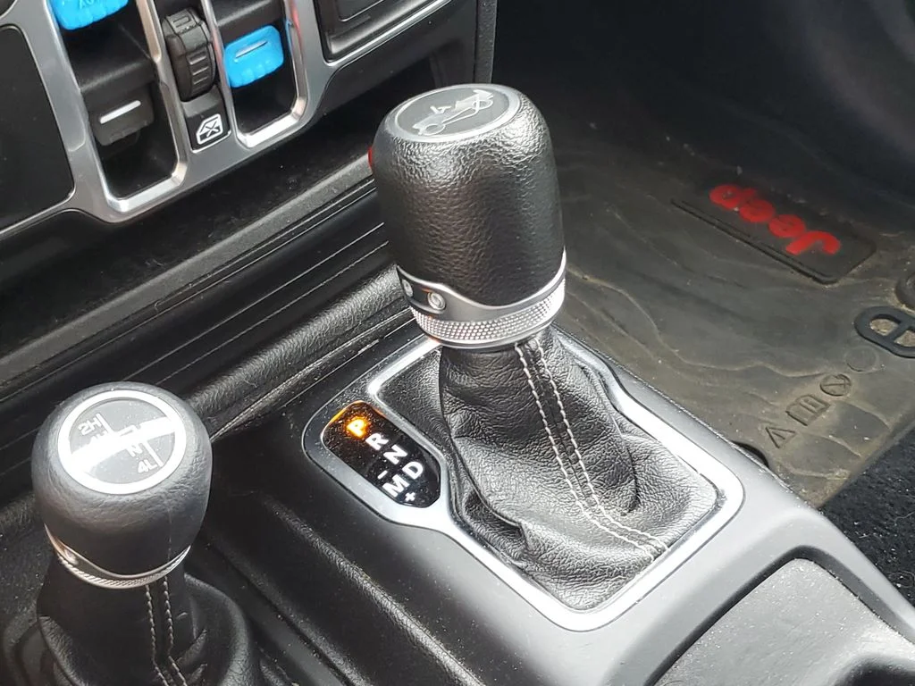 Used 2018 Green Jeep Unlimited Sahara image 29