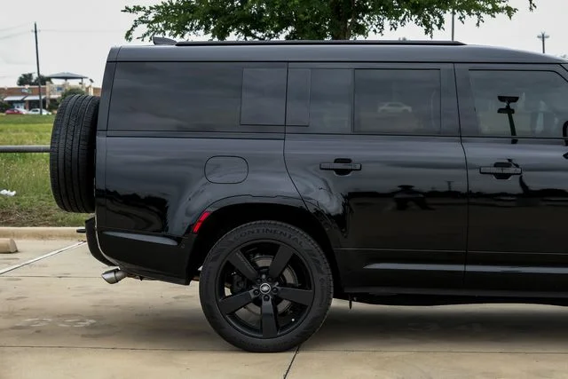 2025 Land Rover Defender V8 - Photo 8