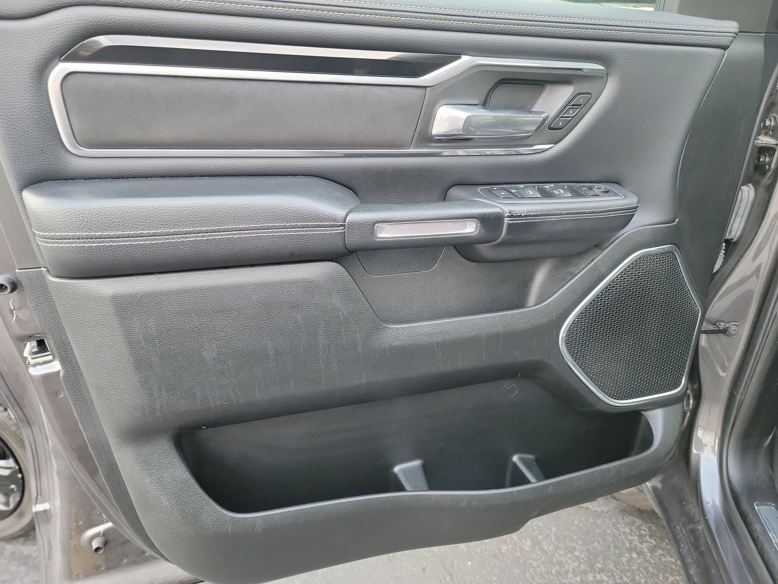 Used 2021 Granite Crystal Metallic Clearcoat Ram Laramie image 12
