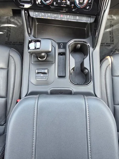 Used 2025 White GMC AT4 image 41