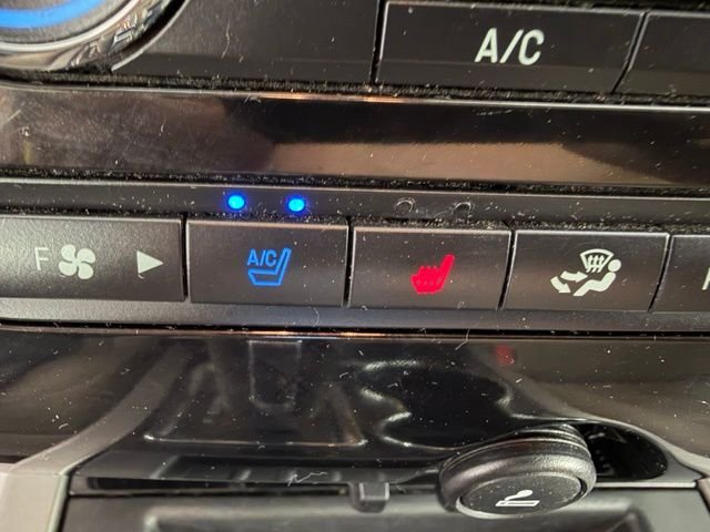 Used 2014 White Ford Limited image 29