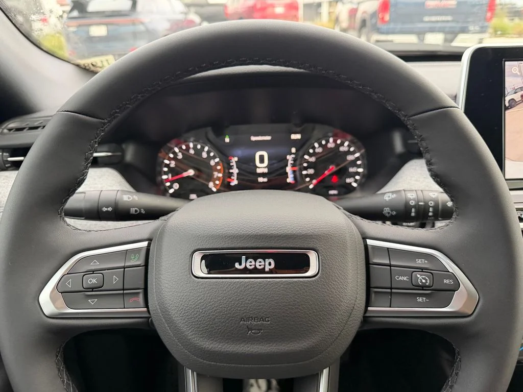 New 2026 Bright White Clearcoat Jeep Latitude image 22