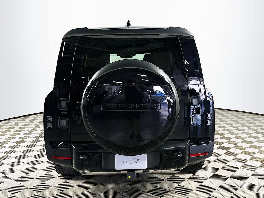 New 2026 Santorini Black Land Rover S image 6