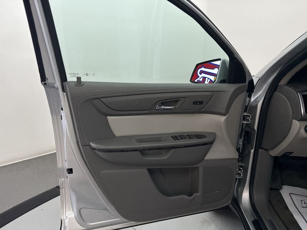 Used 2017 Quicksilver Metallic GMC Limited image 14