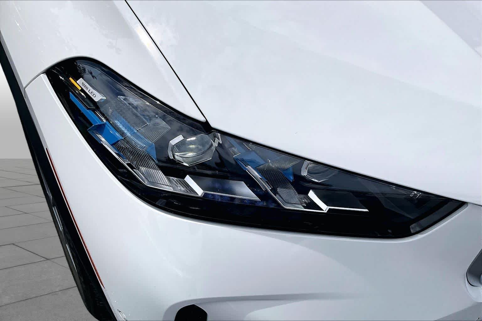 Used 2026 Alpine White BMW sDrive40i image 56