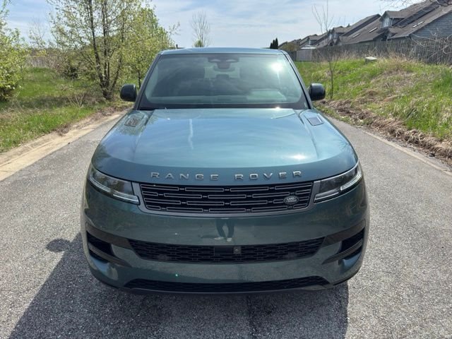 Certified Used 2024 Giola Green Metallic Land Rover SE image 3