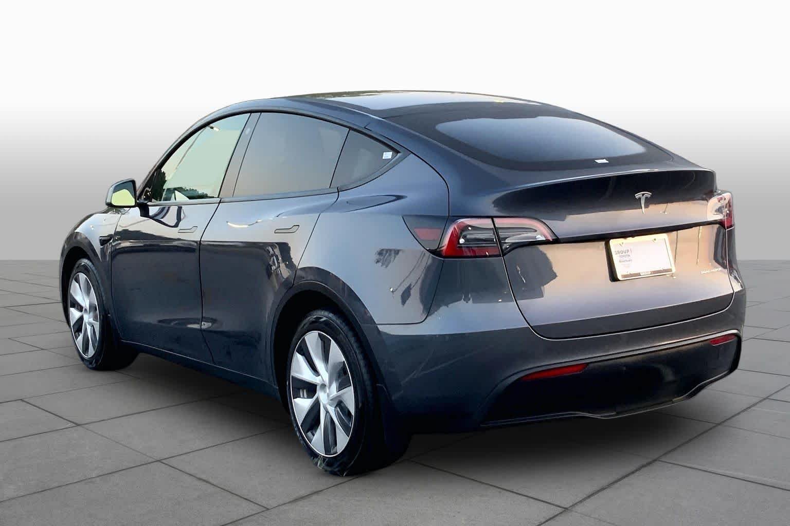 Used 2022 Deep Blue Metallic Tesla Long Range image 11