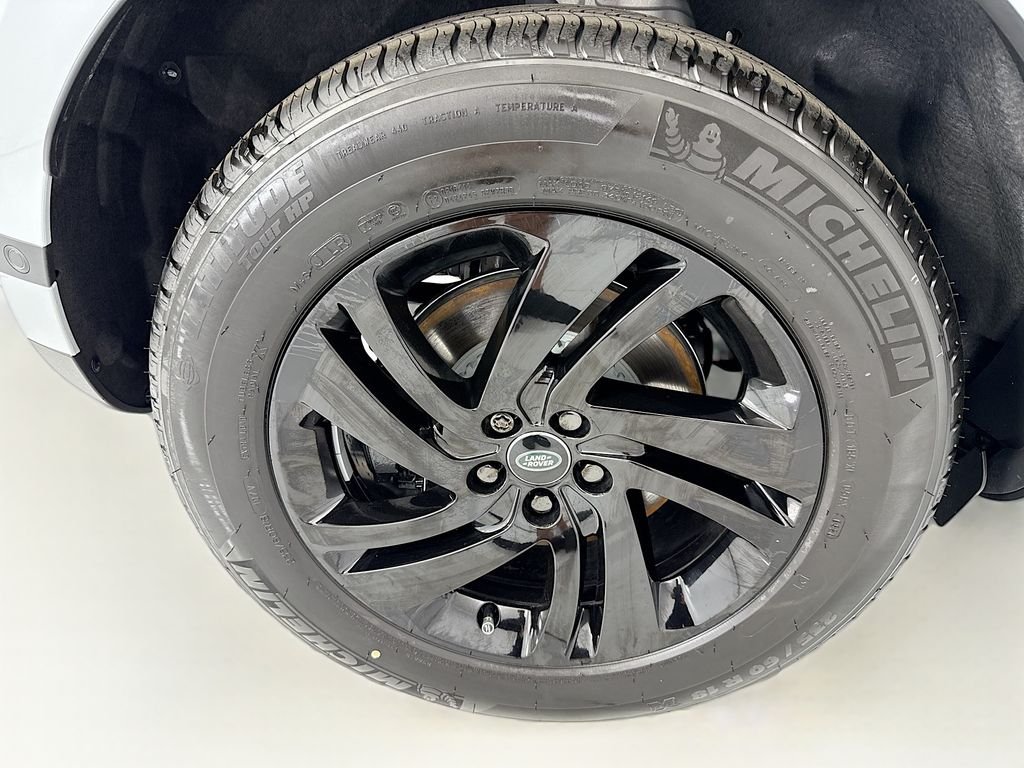 New 2026 Arroios Grey Metallic Land Rover S image 33
