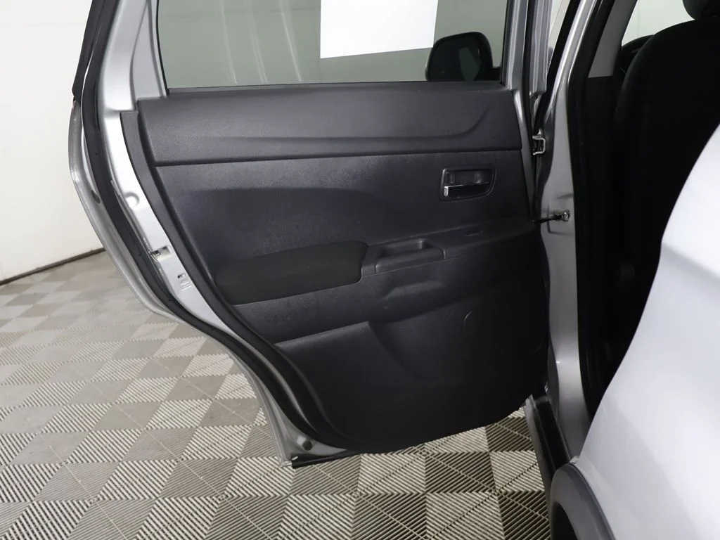 Used 2023 Silver Mitsubishi 2.0 ES image 19