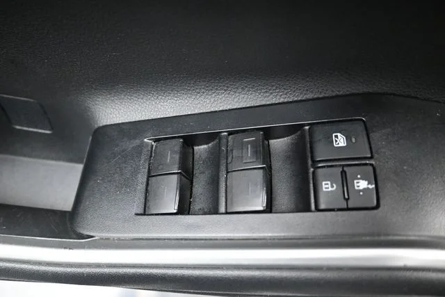 Used 2021  Toyota XLE image 14