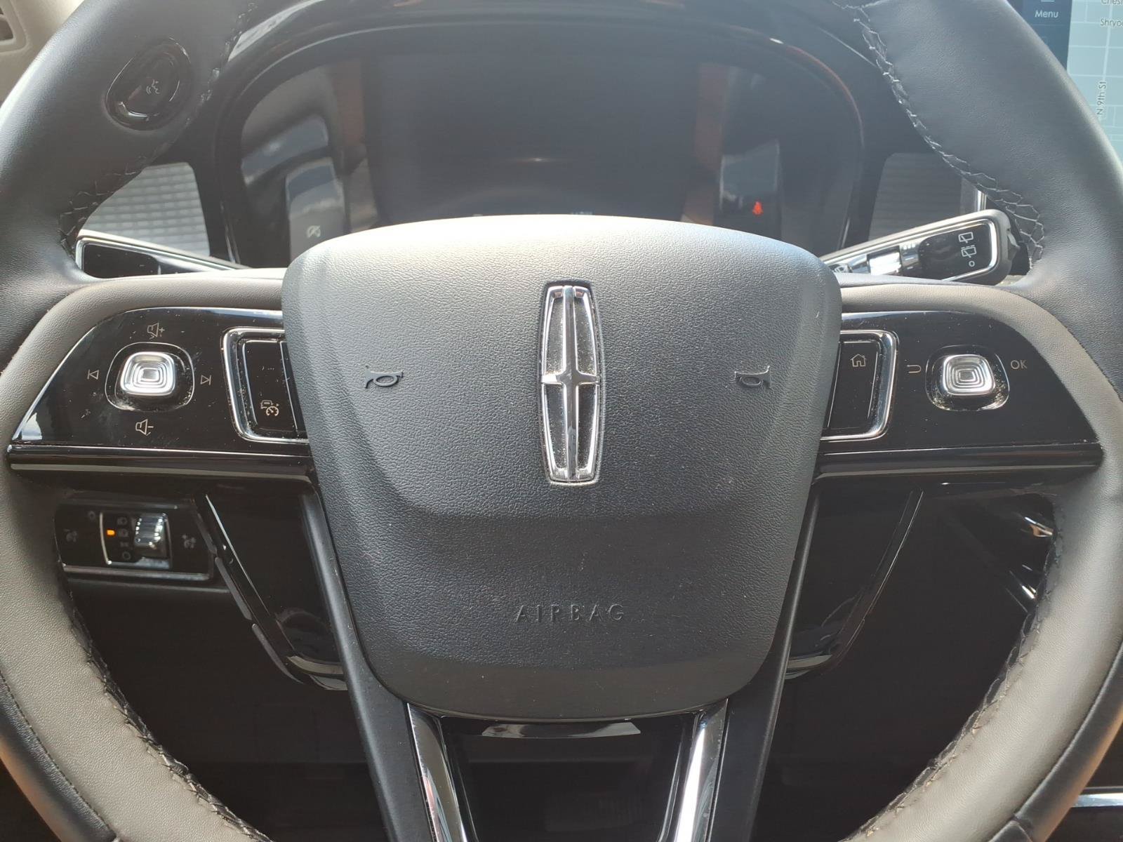 Used 2025 Crystal White Metallic Clearcoat Lincoln Premiere image 31