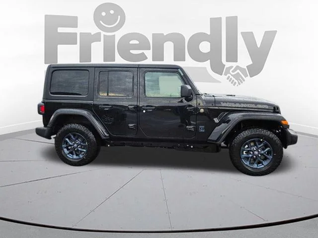 New 2026 Black Clear-Coat Exterior Paint Jeep 85th Anniversary Edition image 4