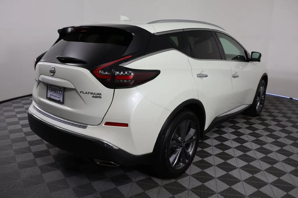 Used 2023 Pearl White Nissan Platinum image 8