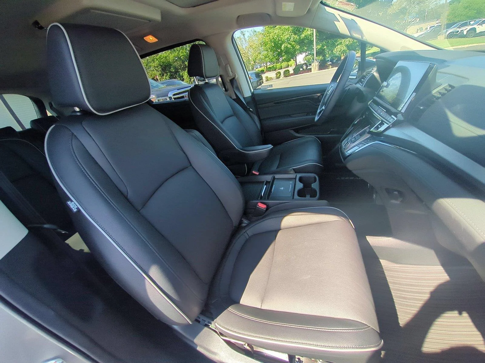 Used 2025 Solar Silver Metallic Honda Touring image 41