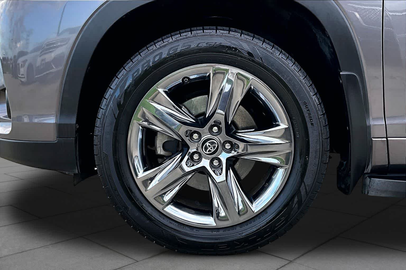 Used 2019 Predawn Gray Mica Toyota Limited Platinum image 11