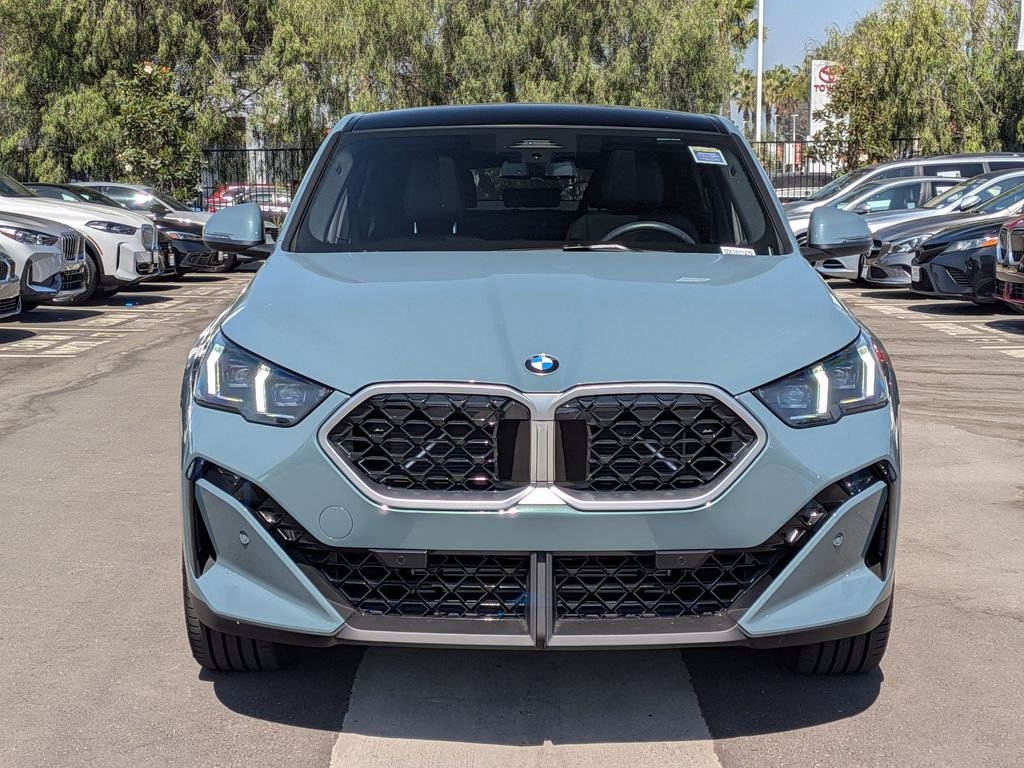 Used 2025 Green BMW xDrive28i image 4