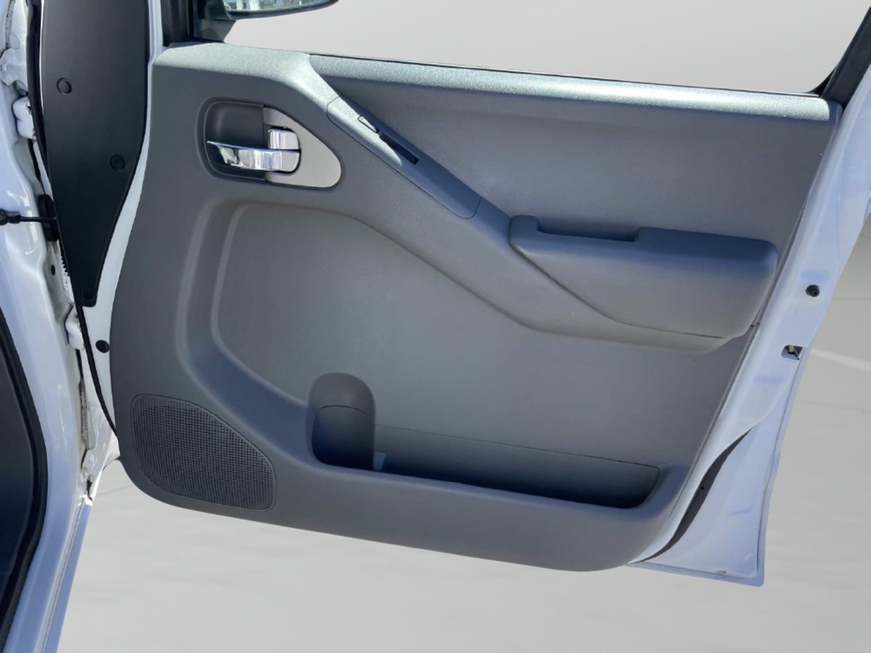 Used 2013 White Nissan SV image 15