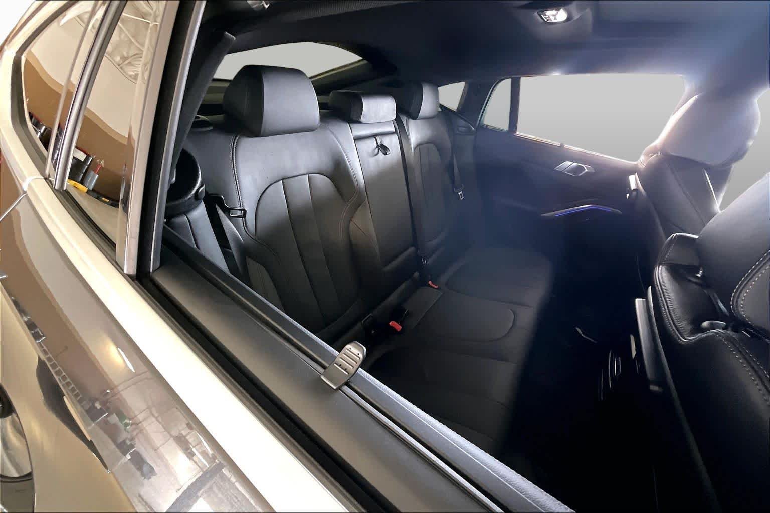 Used 2021 Dark Graphite Metallic BMW xDrive40i image 18