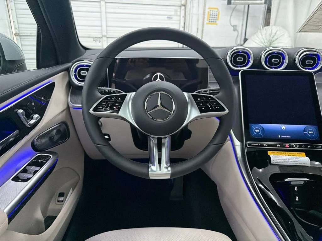 New 2027 White Mercedes-Benz GLC 300 image 20